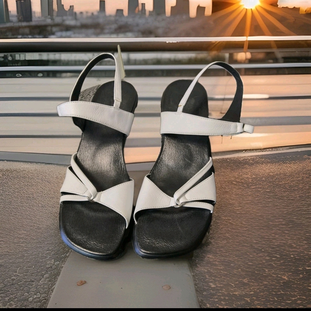 Clarkls Elegant White  Leather Sandals Size 9 1/2